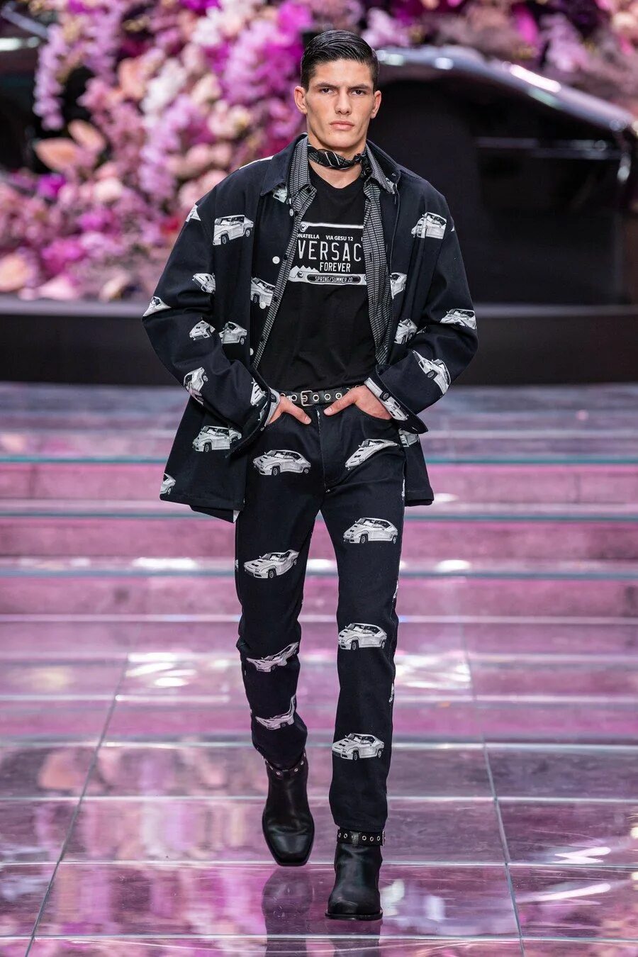 Мода 2020 мужские Versace Spring 2020 Menswear collection, runway looks, beauty, models, and revie