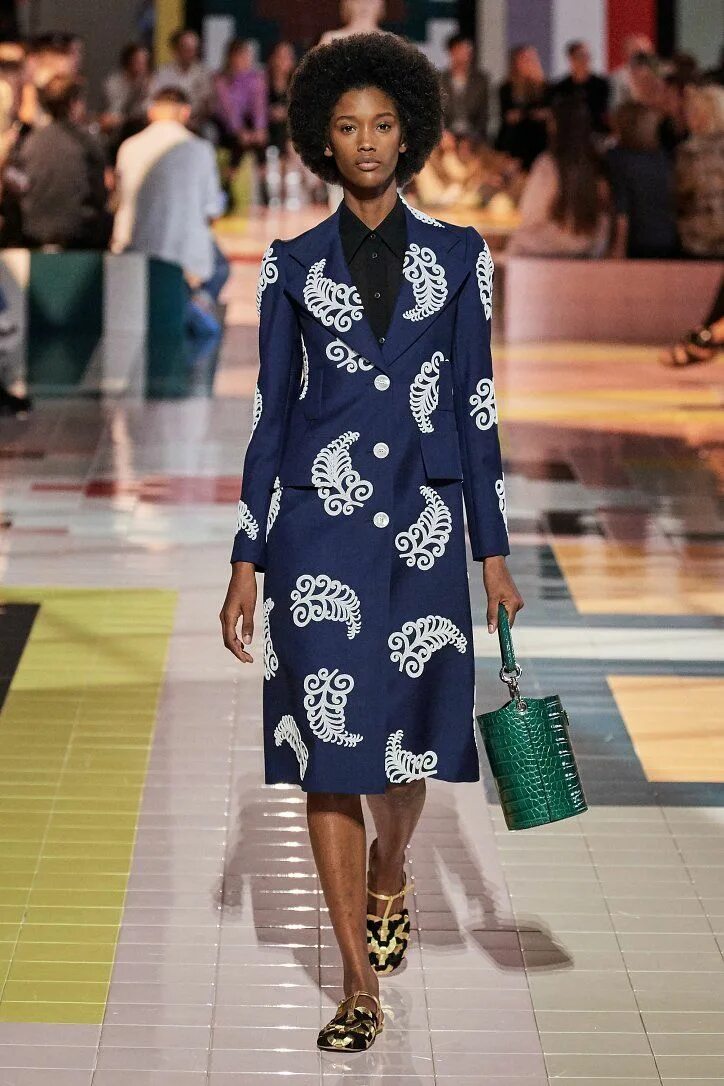 Мода 2020 женская одежда весна Prada весна-лето 2020 2020 fashion week, Fashion show, Modest fashion