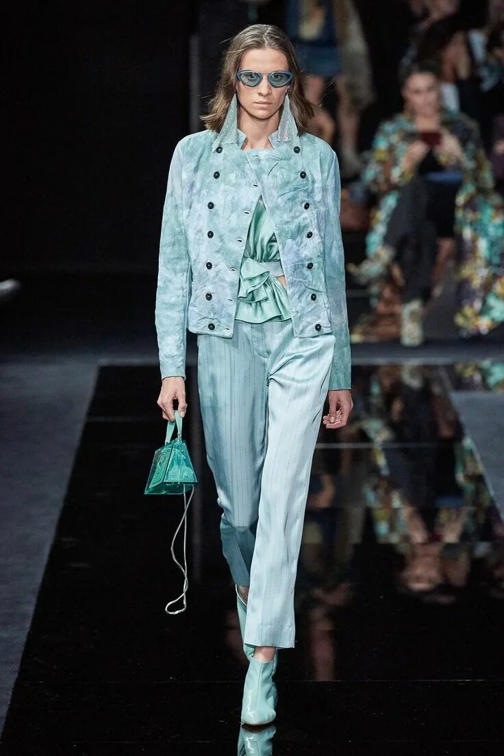 Мода 2020 женская одежда весна Emporio Armani Spring 2020 Ready-to-Wear collection, runway looks, beauty, model