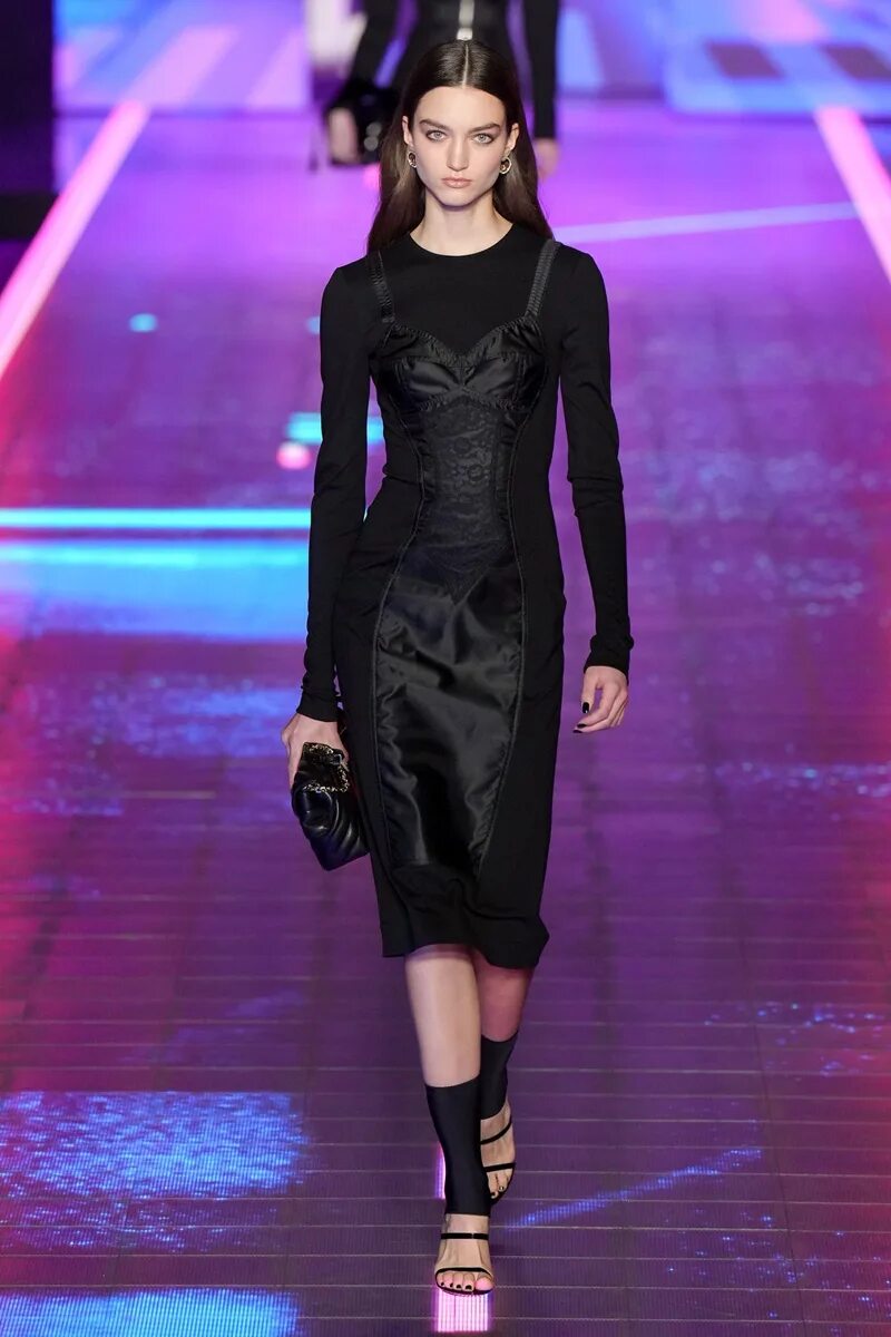 Мода 2024 2025 женская фото Lookbook: Dolce & Gabbana. Осень/Зима 2022-2023 - www.be-in.ru