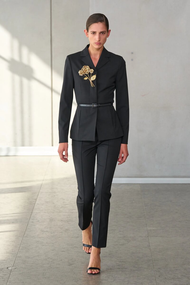 Мода 2024 2025 женская одежда Коллекция Carolina Herrera Весна-Лето 2024 Селина С. Кайл Make Fashion Inspire A