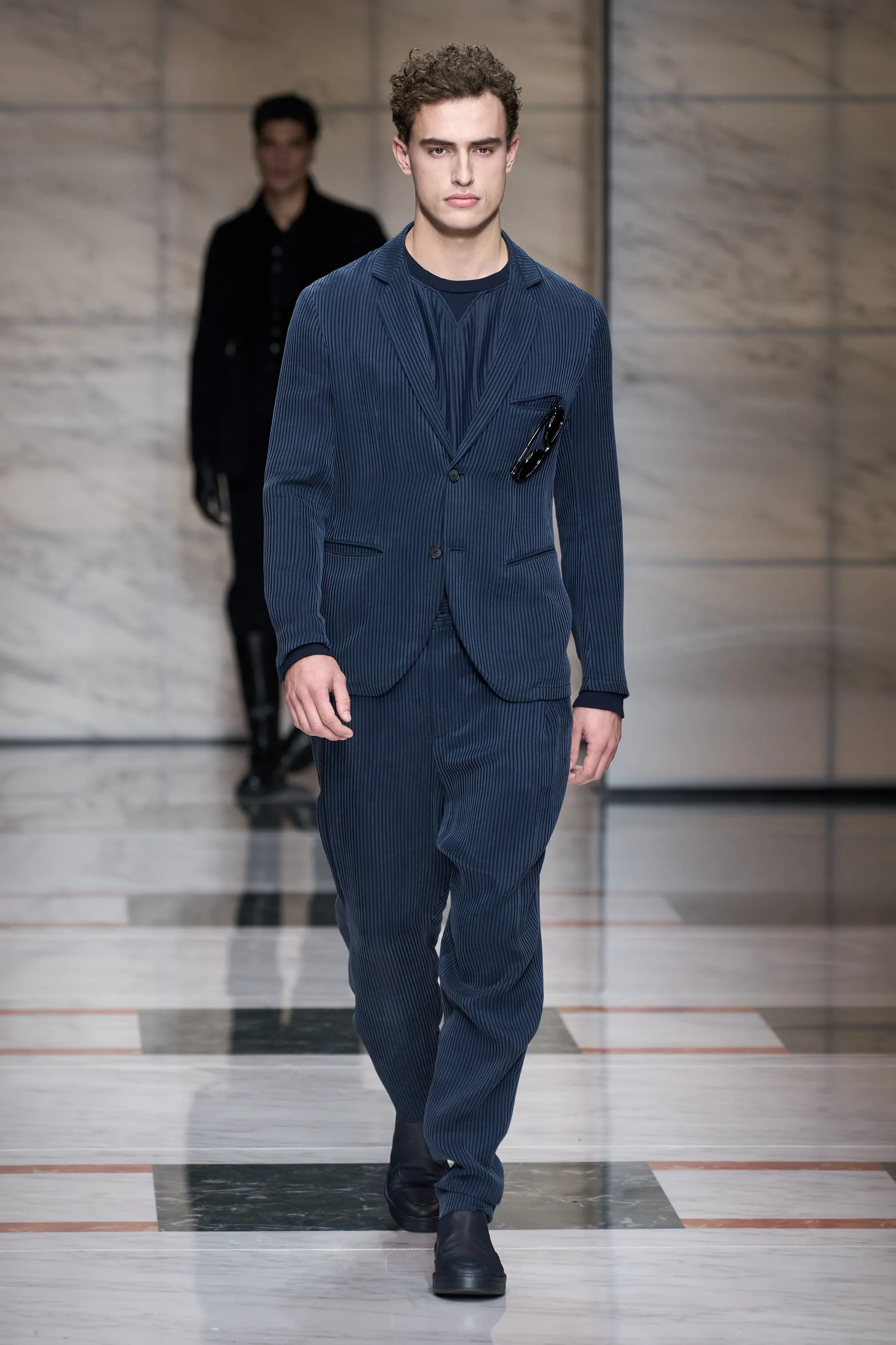 Мода 2024 мужская одежда Giorgio Armani Fall 2023 Menswear Collection Vogue Older mens fashion, Giorgio a