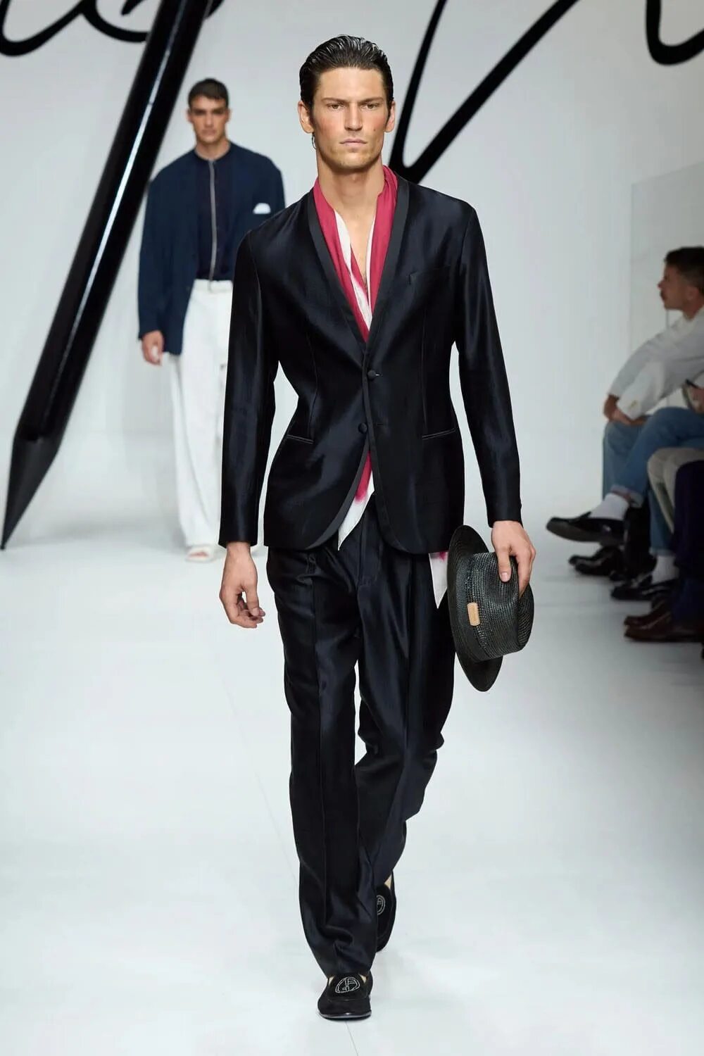 Мода 2024 мужская одежда Giorgio Armani Men Spring Summer 2024 - RUNWAY MAGAZINE ® Official