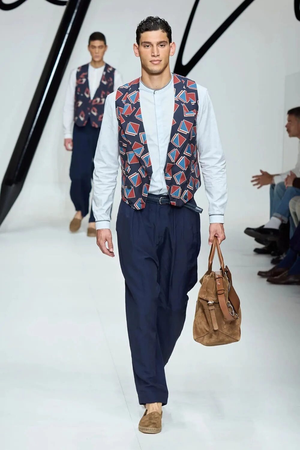 Мода 2024 мужская одежда Giorgio Armani Men Spring Summer 2024 - RUNWAY MAGAZINE ® Official