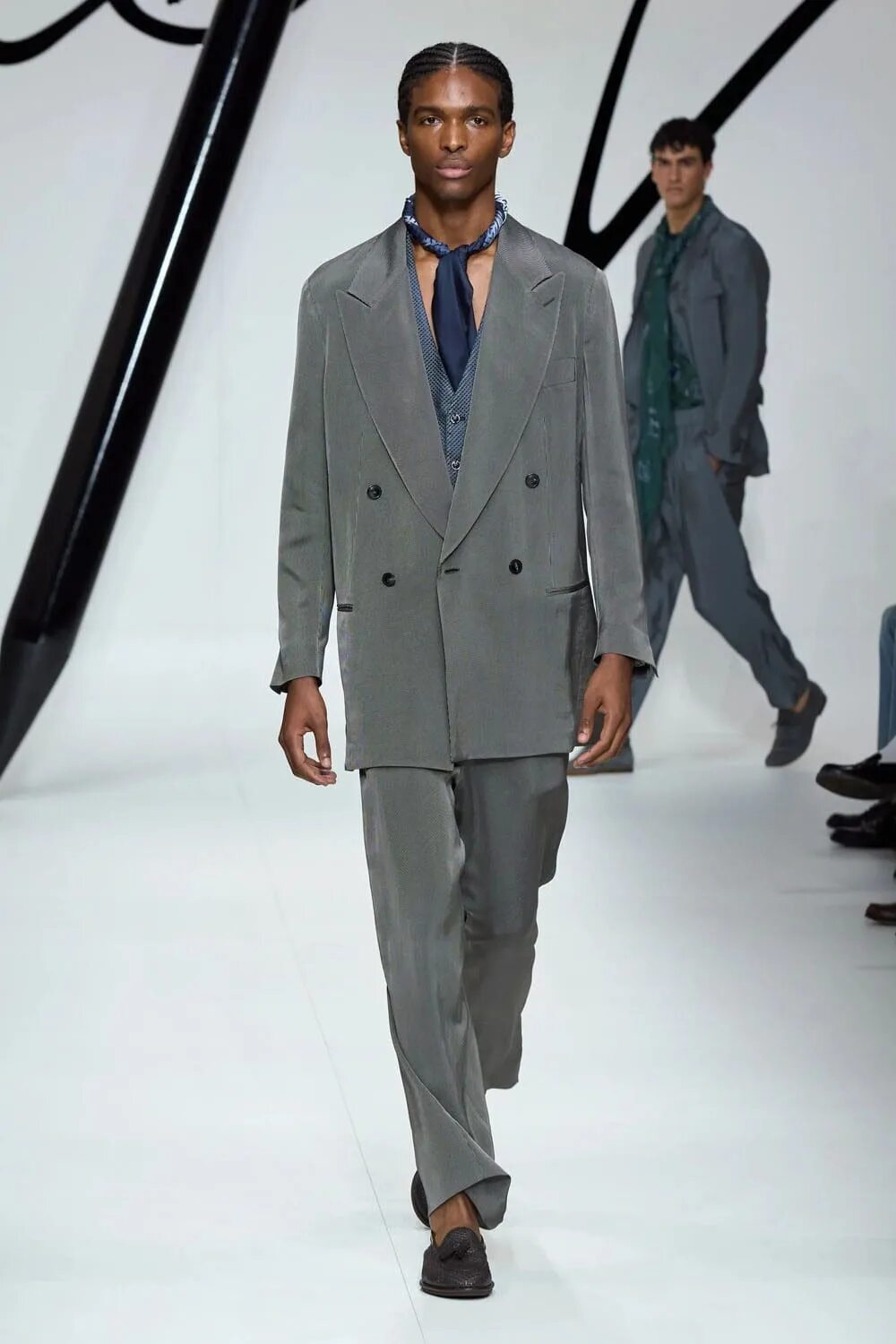 Мода 2024 мужская одежда Giorgio Armani Men Spring Summer 2024 - RUNWAY MAGAZINE ® Official