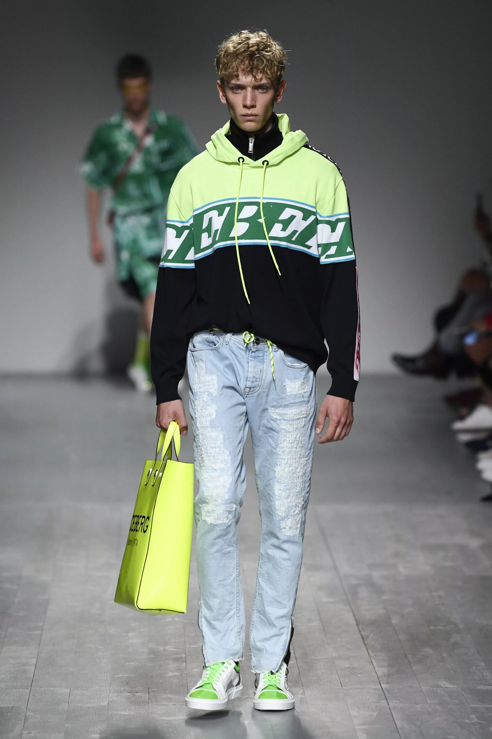 Мода 2024 мужская одежда молодежная Iceberg Resort 2019 Fashion Show Collection: See the complete Iceberg Resort 201