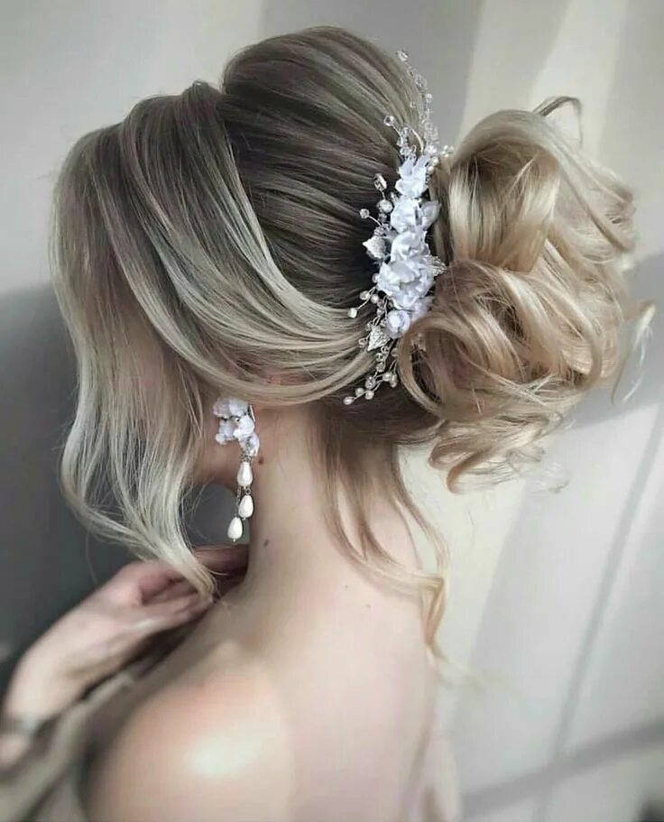 Мода 2024 свадебные прически на длинные волосы Penteado preso Dance hairstyles, Wedding hair and makeup, Diy wedding hair