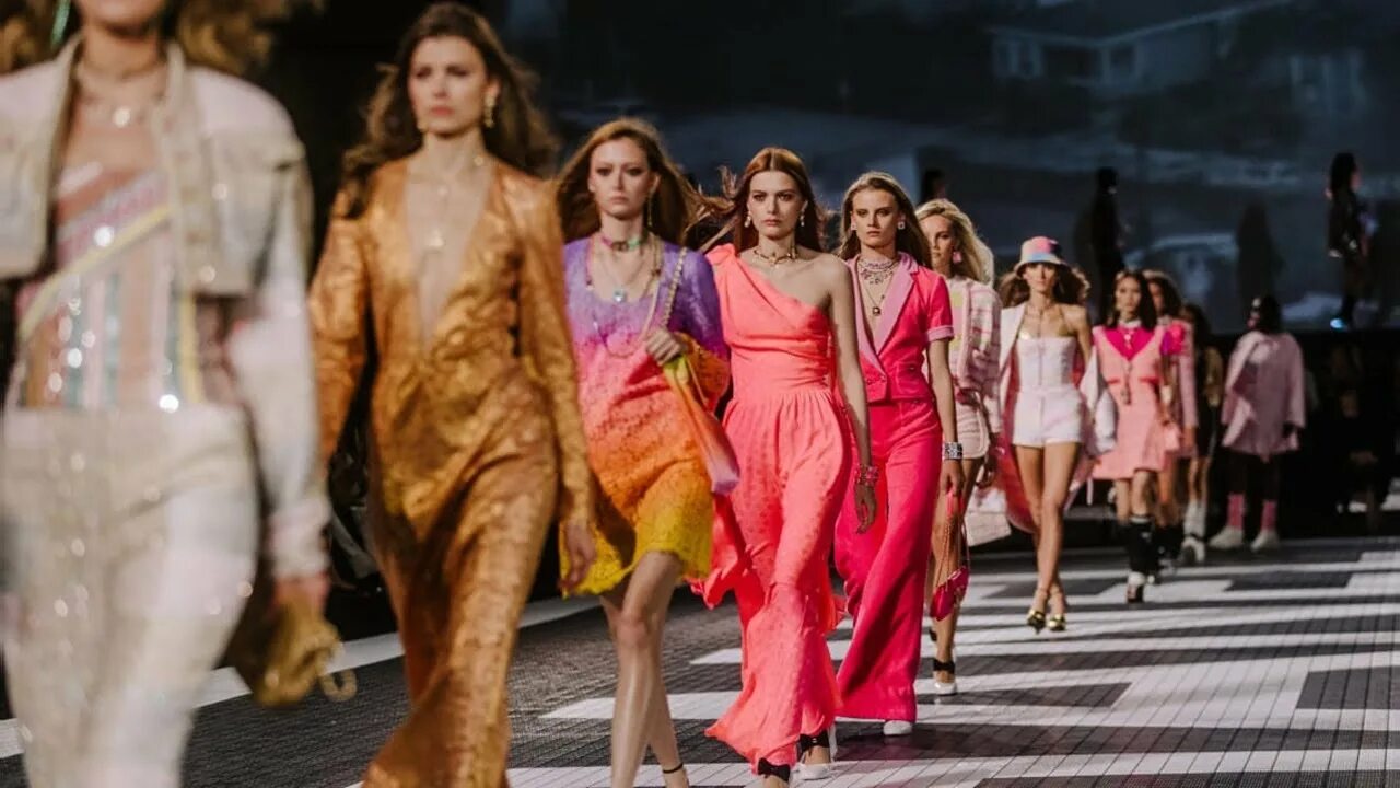 Мода 2024 женская италия Chanel Cruise 2023/2024 - Los Angeles - YouTube