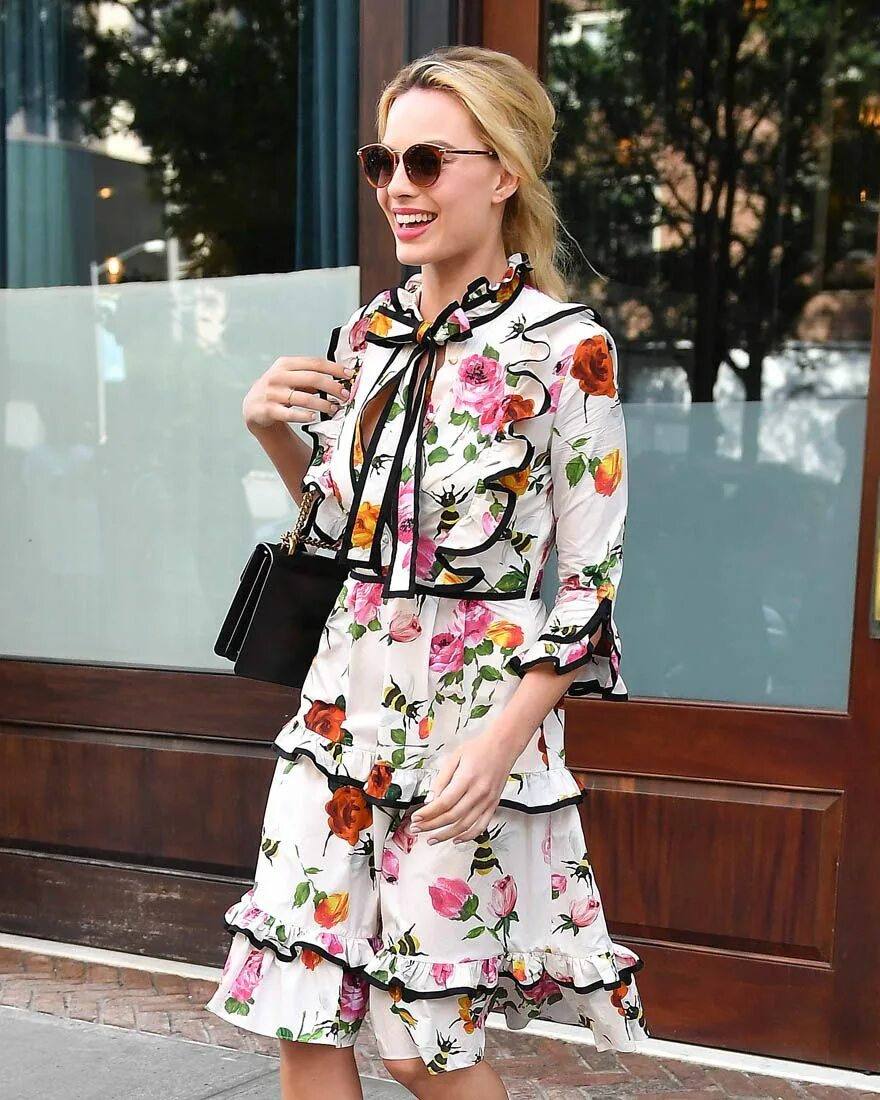 Мода 2024 женская одежда весна лето 50 Margot Robbie's Gucci floral Gucci floral, Romantic dress, Dress
