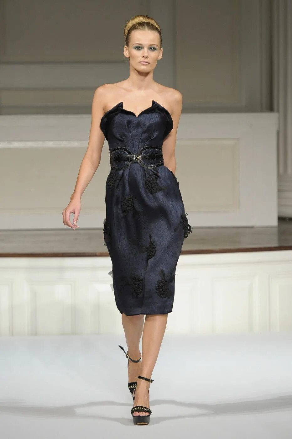Мода 2024 женская платья вечерние Oscar de la Renta at New York Fashion Week Spring 2011 Fashion gowns, Fashion in