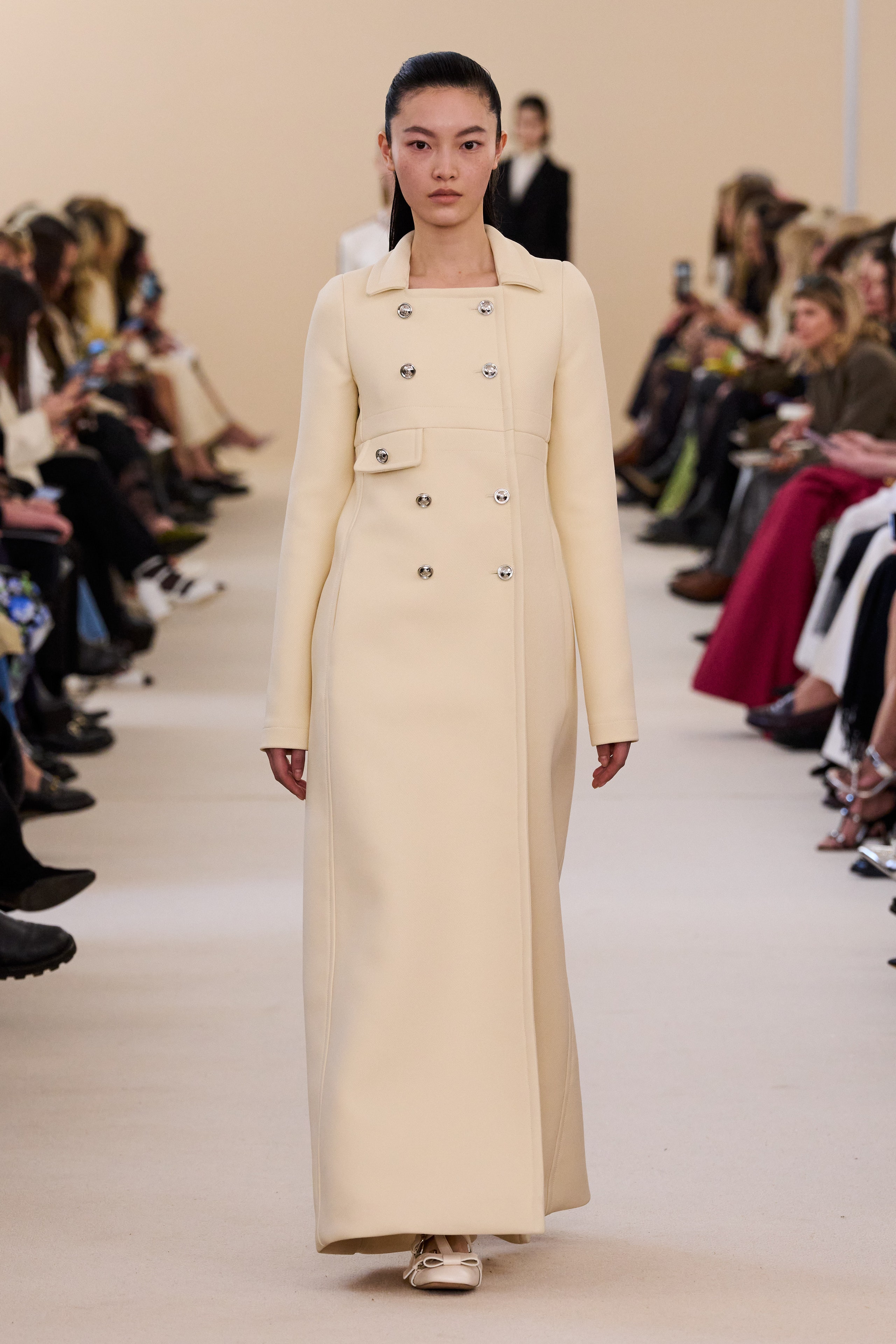 Мода 2025 2026 женская Giambattista Valli Fall 2024 Ready-to-Wear Collection Vogue
