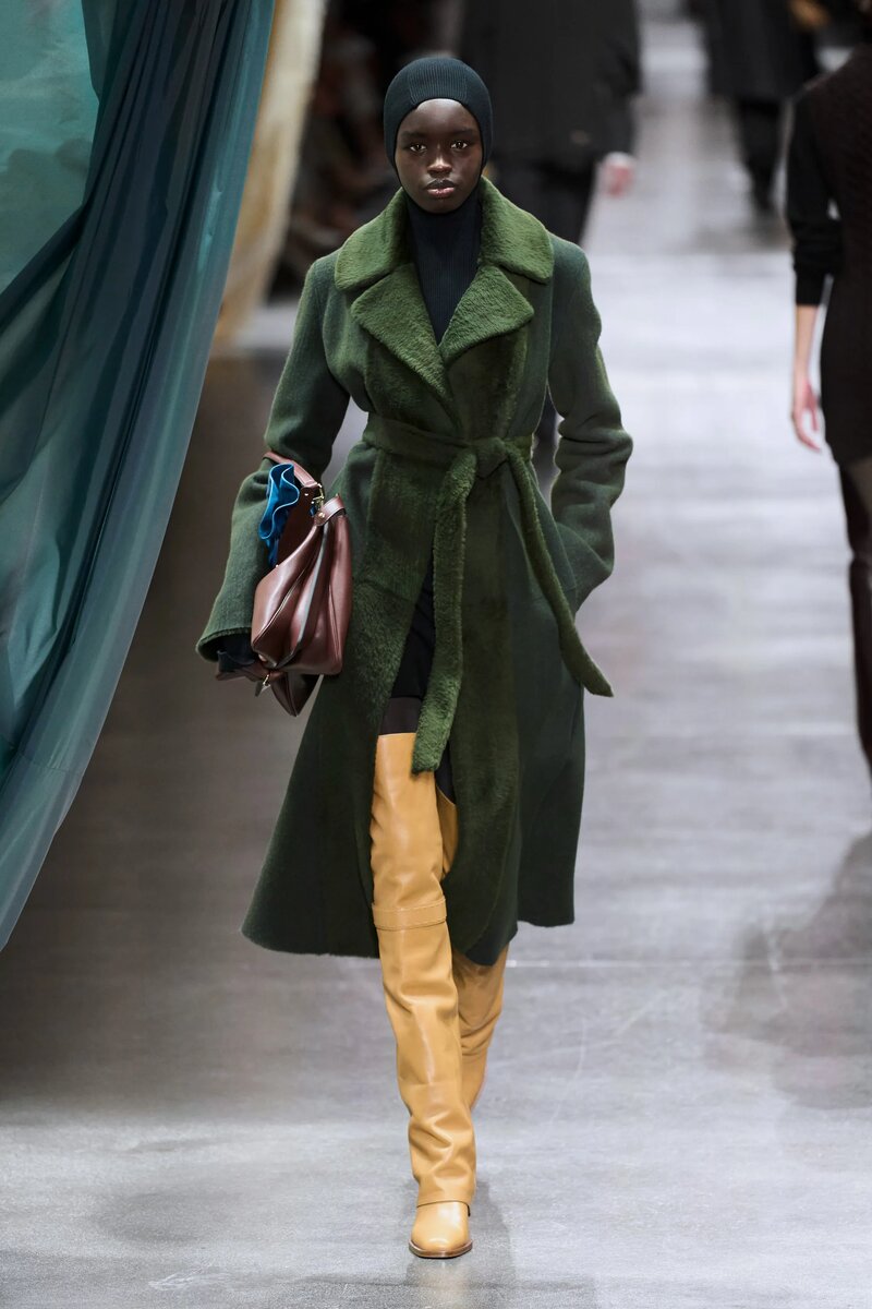 Мода 2025 женская одежда тенденции Коллекция Fendi FW 2024/2025 - история любви, рассказанная на подиуме LESEL fash