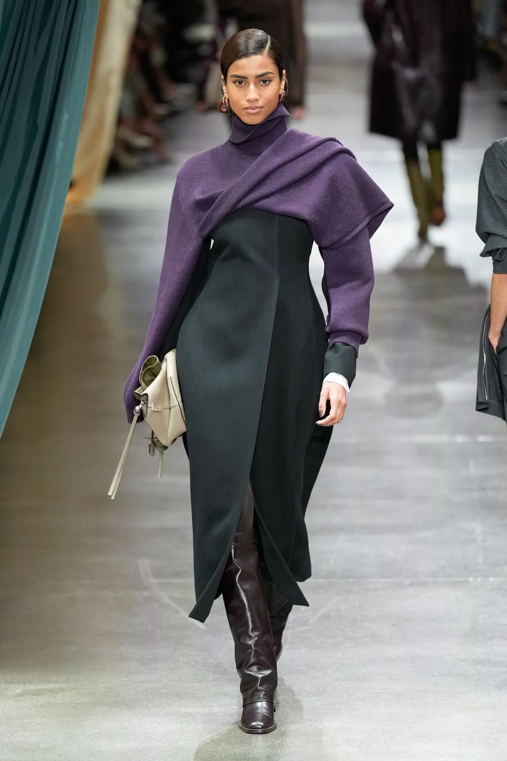 Мода 2025 женская одежда тенденции зима Fendi Fall Winter 2024-2025 - RUNWAY MAGAZINE ® Official