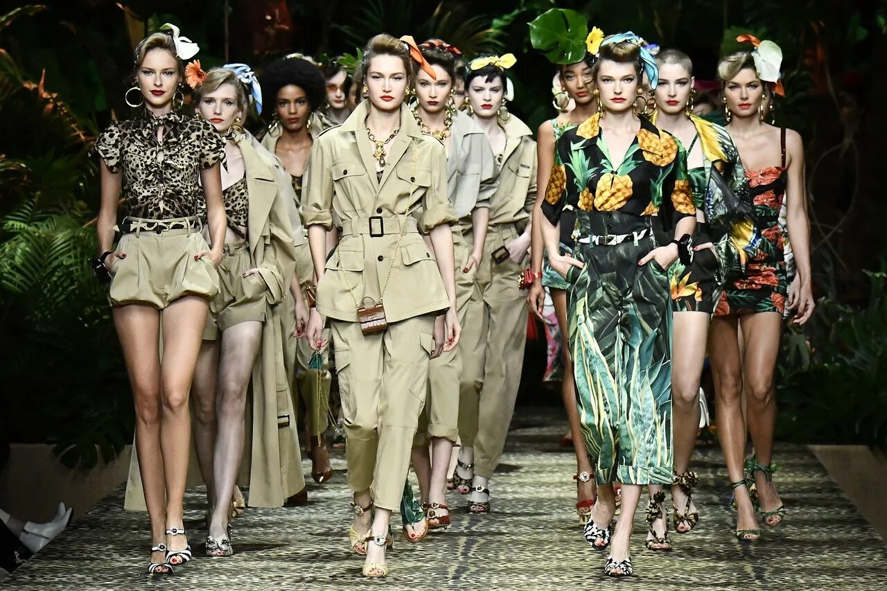 Мода 24 года женская #SuzyMFW: Gucci Does Sex; Dolce & Gabbana Head To The Tropics VOGUE.GR