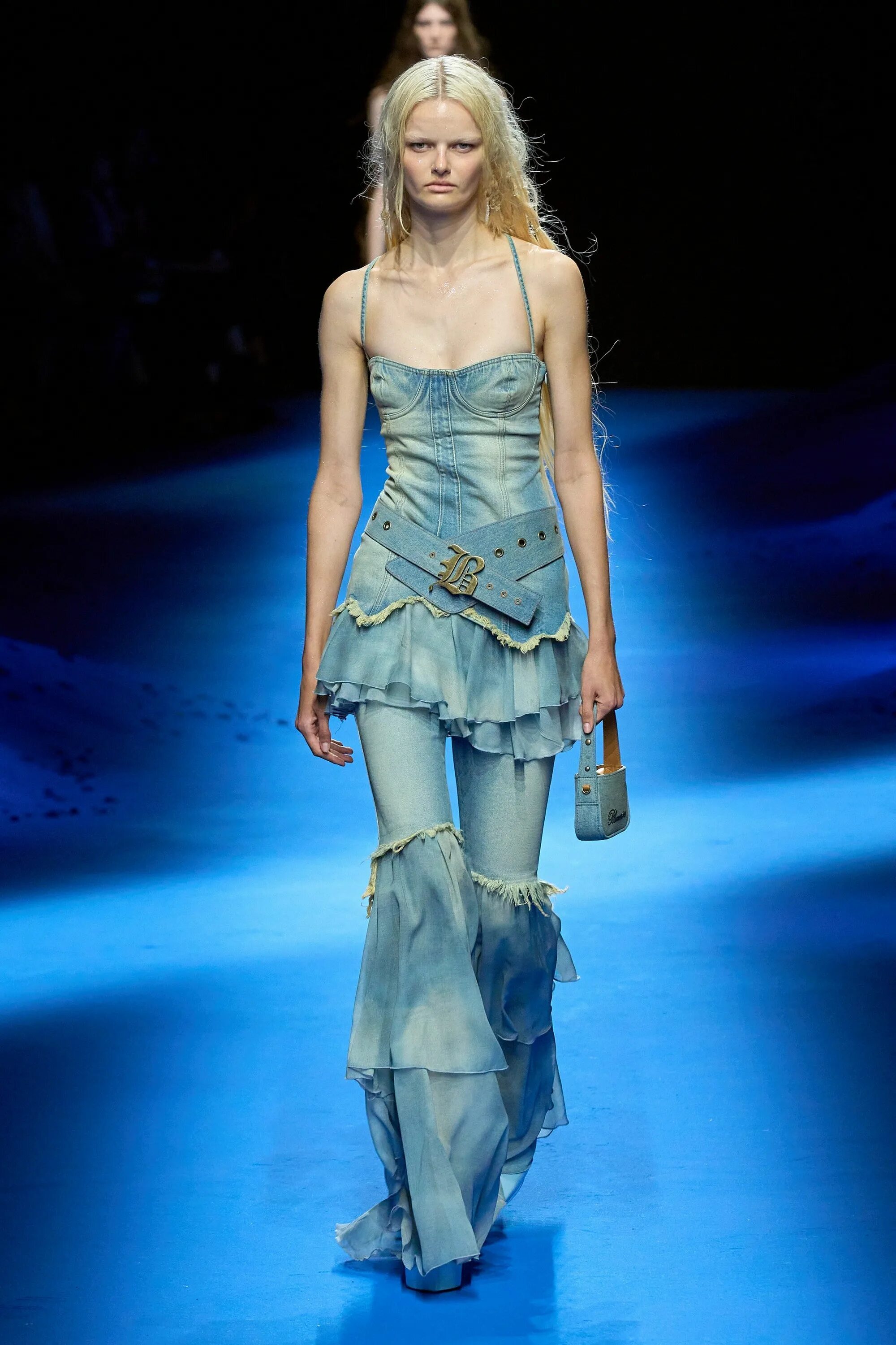 Мода 24 года женская Blumarine Spring 2023 Ready-to-Wear Collection Runway fashion couture, Runway ou