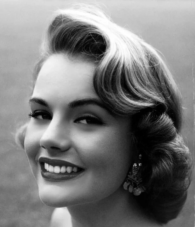 Мода 40 годов прически Vintage-Retro Vintage wedding hair, 1950s hair and makeup, 1950s hairstyles