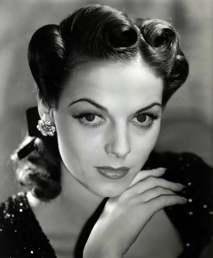 Мода 40 годов прически Get me a bromide and put some gin in it. 1940s hairstyles, Womens hairstyles, Vi