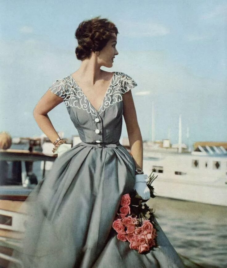 Мода 50 годов фото одежда yesterdaysprint: "Britannia and Eve, England, August 1953 " #vintagefashion #vin