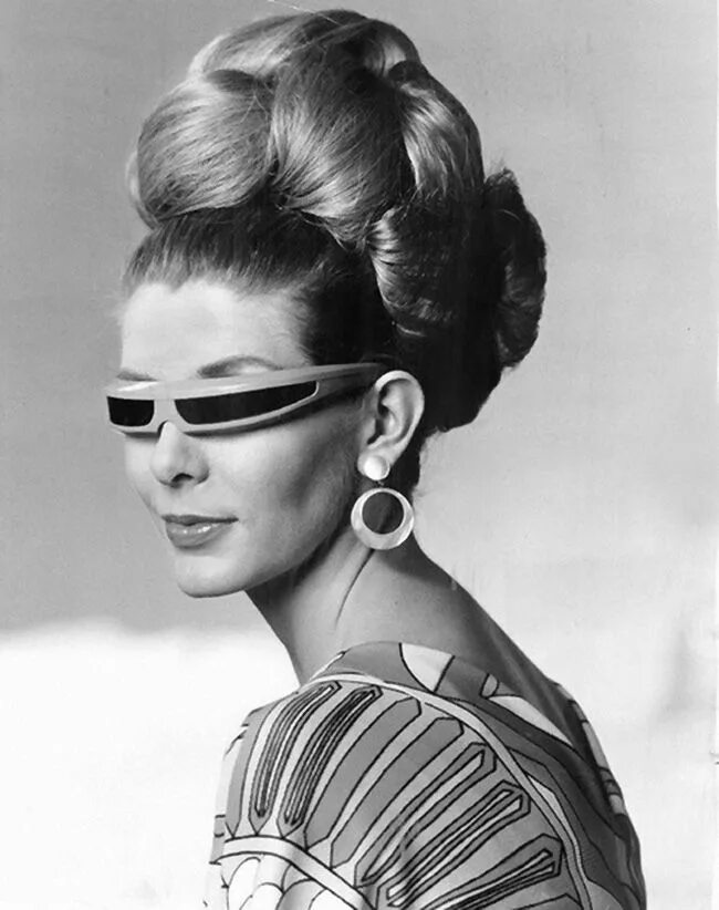 Мода 60 годов прически Vintage 1960s sunglasses and hair. #vintagephoto #vintagehairstyle Sunglasses vi