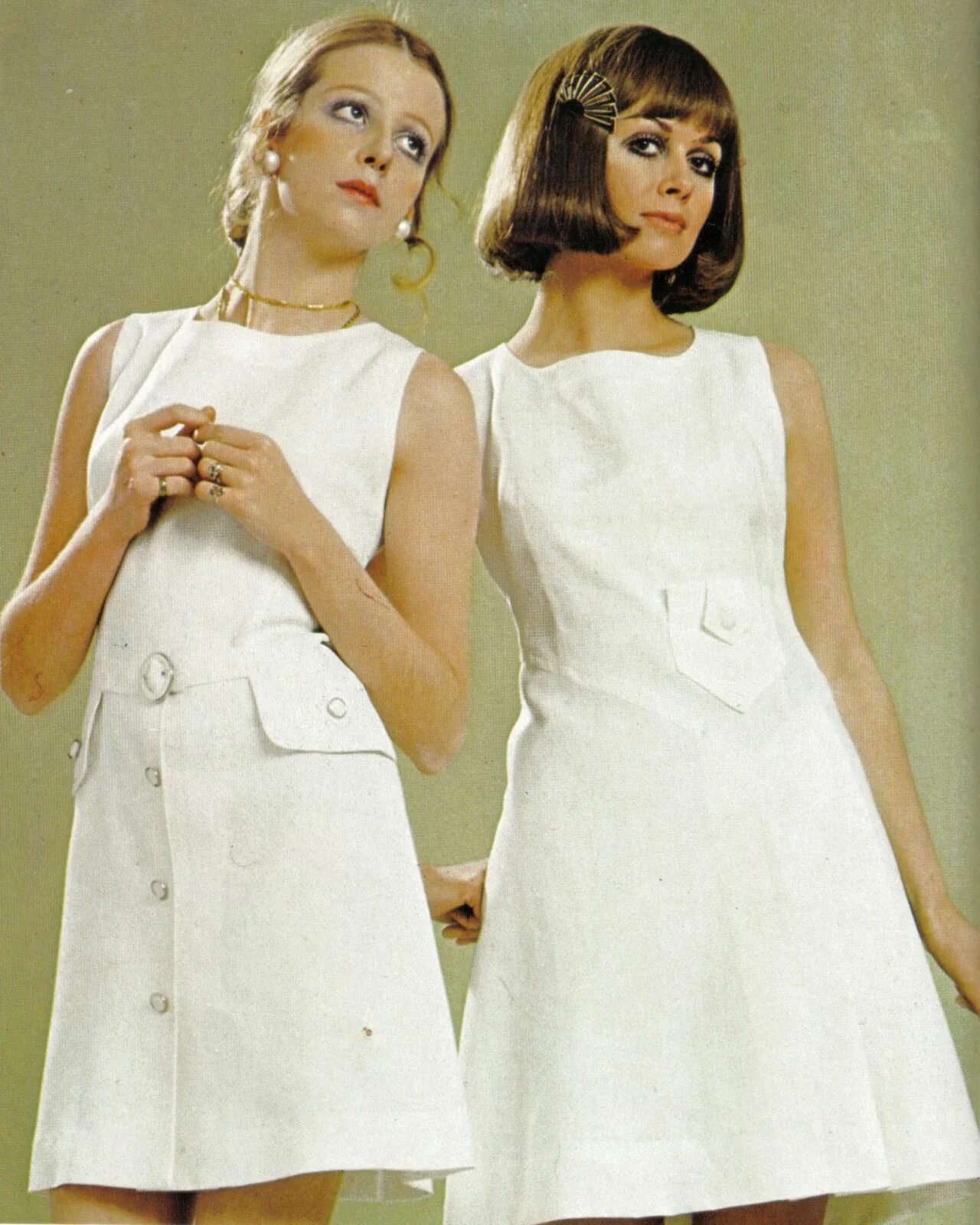 Мода 60 х фото платья Charlotte Martin, 1970 Fashion, Sixties fashion, Simple white dress