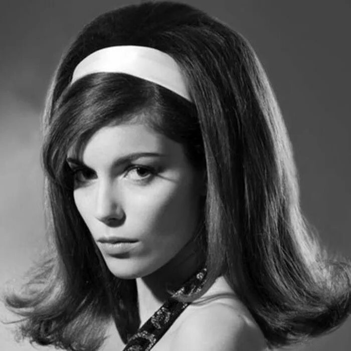 Мода 60 х годов прически 60's inspired style. 3 3 3 Coiffure année 60, Coiffure année 70, Coiffures disco
