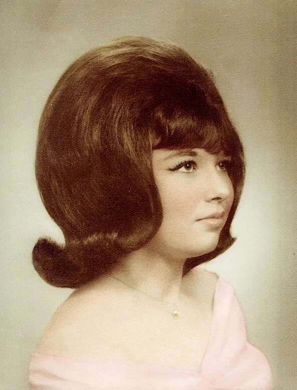 Мода 60 х годов женщины прически 60s bouffant flip Vintage hairstyles, Medium hair styles, Big hair
