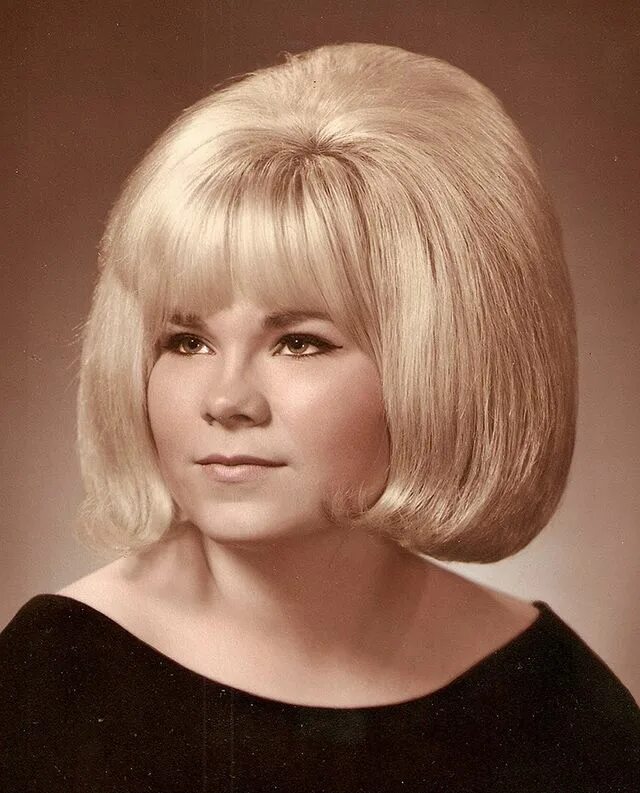 Мода 60 х годов женщины прически Big Hair of the 1960s - 30 Hair Styles from the 1960s That Will Boggle Your Mind