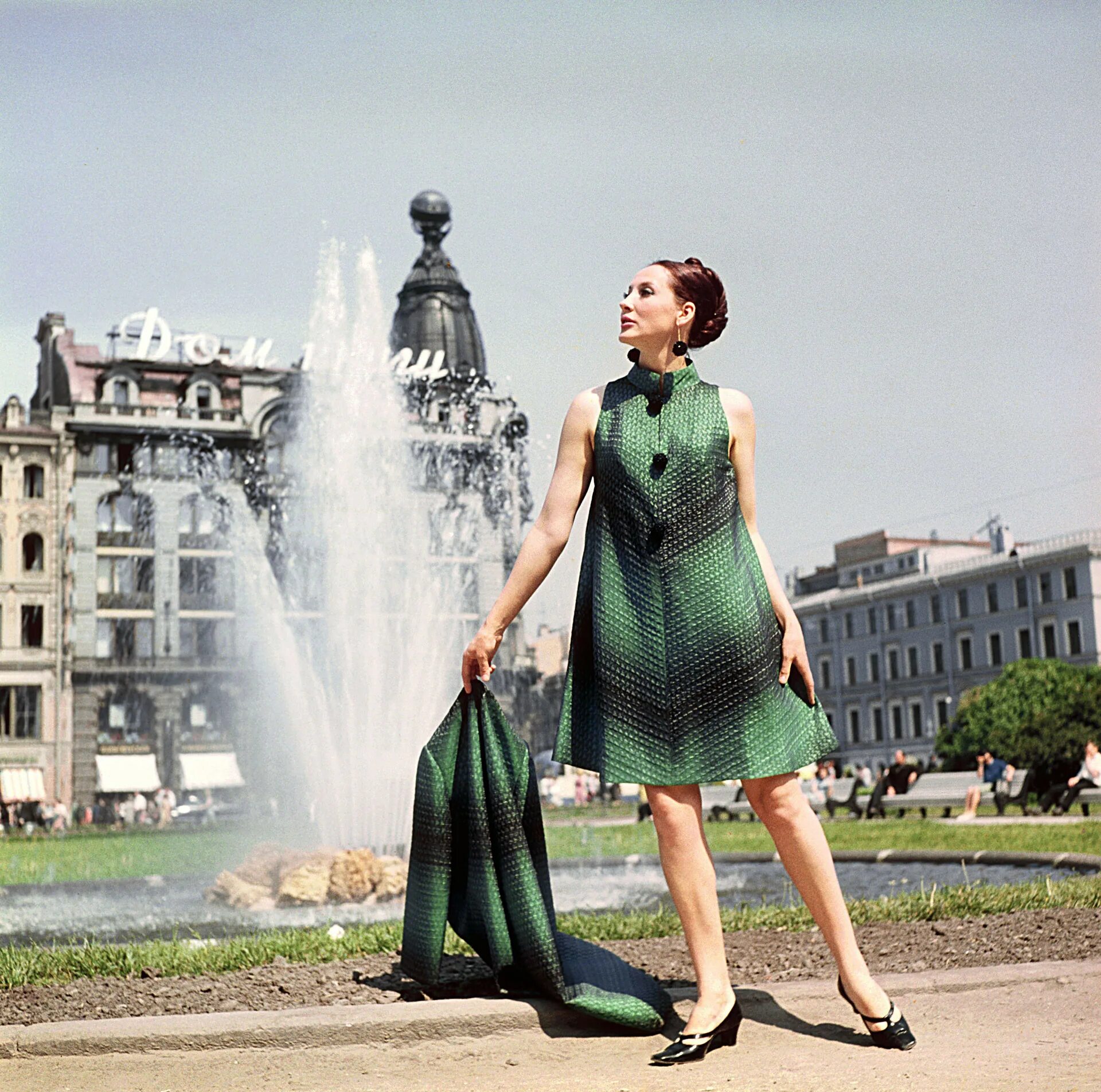 Мода 60 ссср фото Soviet fashion: How designer clothes helped people through the dark times - Russ