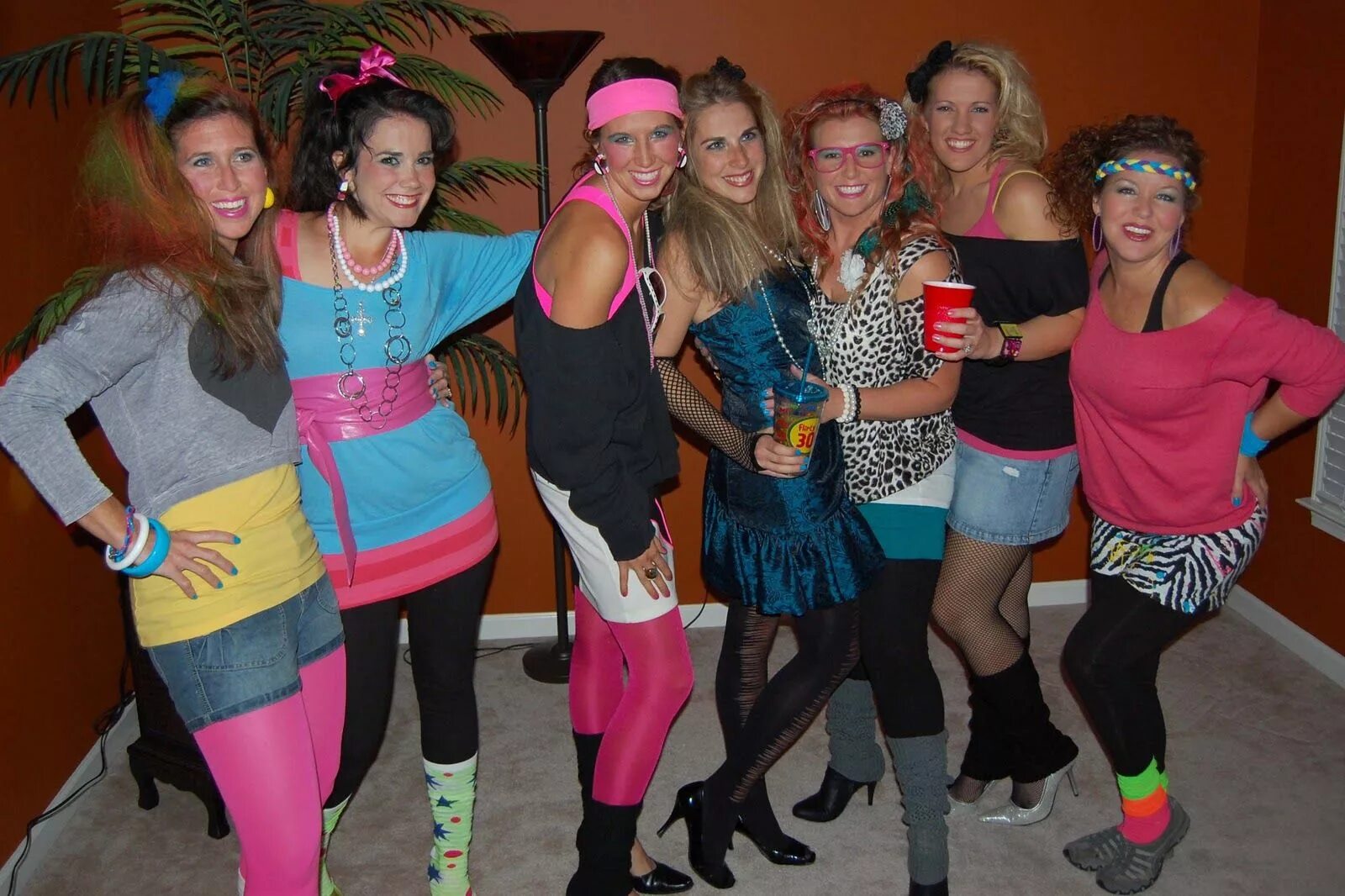 Мода 90х одежда женская для вечеринки Hanging with the Hankinsons: 30th Birthday - 80's style! 80s party outfits, 80s 