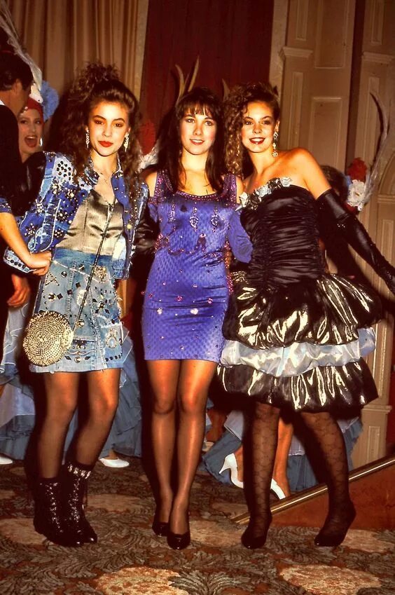 Мода 90х женская для вечеринки Alyssa Milano, Tanya Crowe, Shalane McCall at 9th Annual Celebrity Fashion Show 