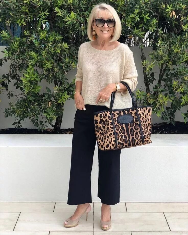 Мода для женщин 55 лет фото ThisWithThis on Instagram: "Basic Black Pants with a Twist, Leanne is loving the
