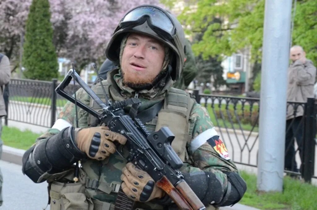Моторола арсений павлов фото Русские здесь, вот и приехал": светлая годовщина Арсения Павлова - ANNA NEWS