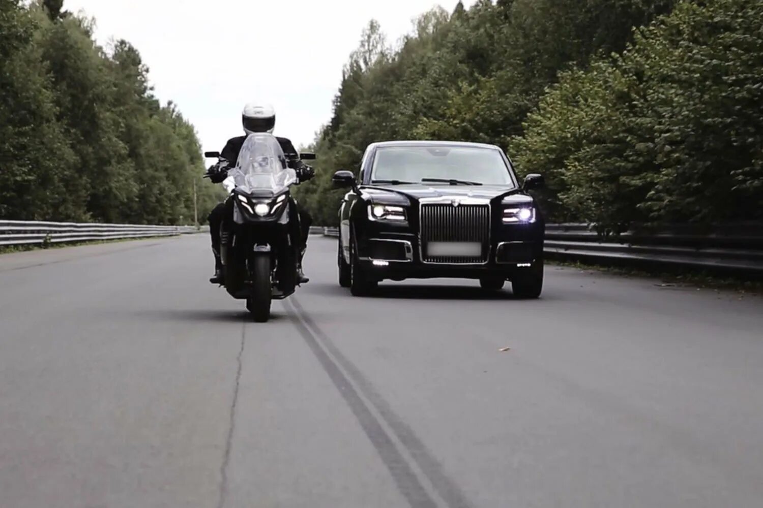Мотоцикл аурус фото цена характеристики комплектации Президентская линейка Aurus: от лимузина и вертолета до мотоцикла - Ведомости