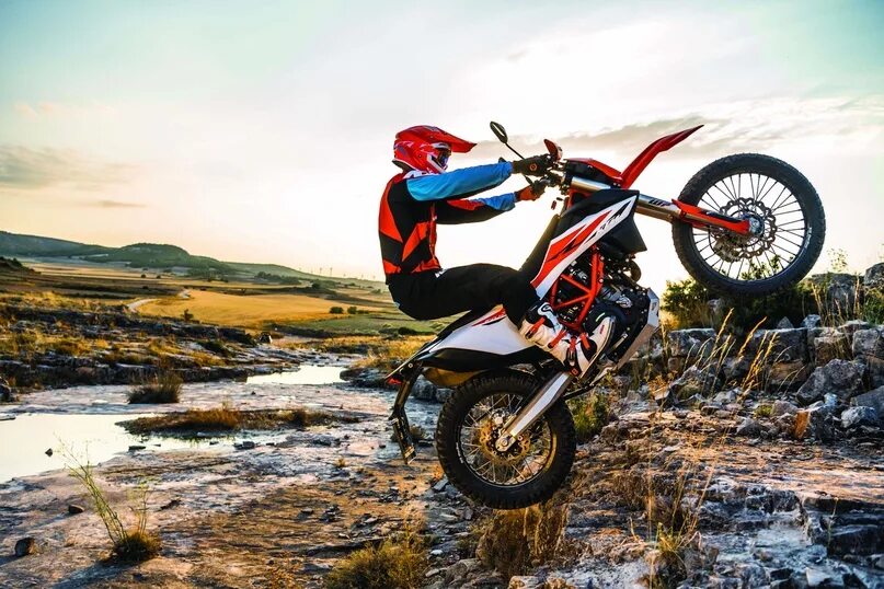 Мотоцикл эндуро и озеро плещеево фото EICMA 2018: обновленный мотоцикл KTM 690 Enduro R 2019 / KTM / БайкПост
