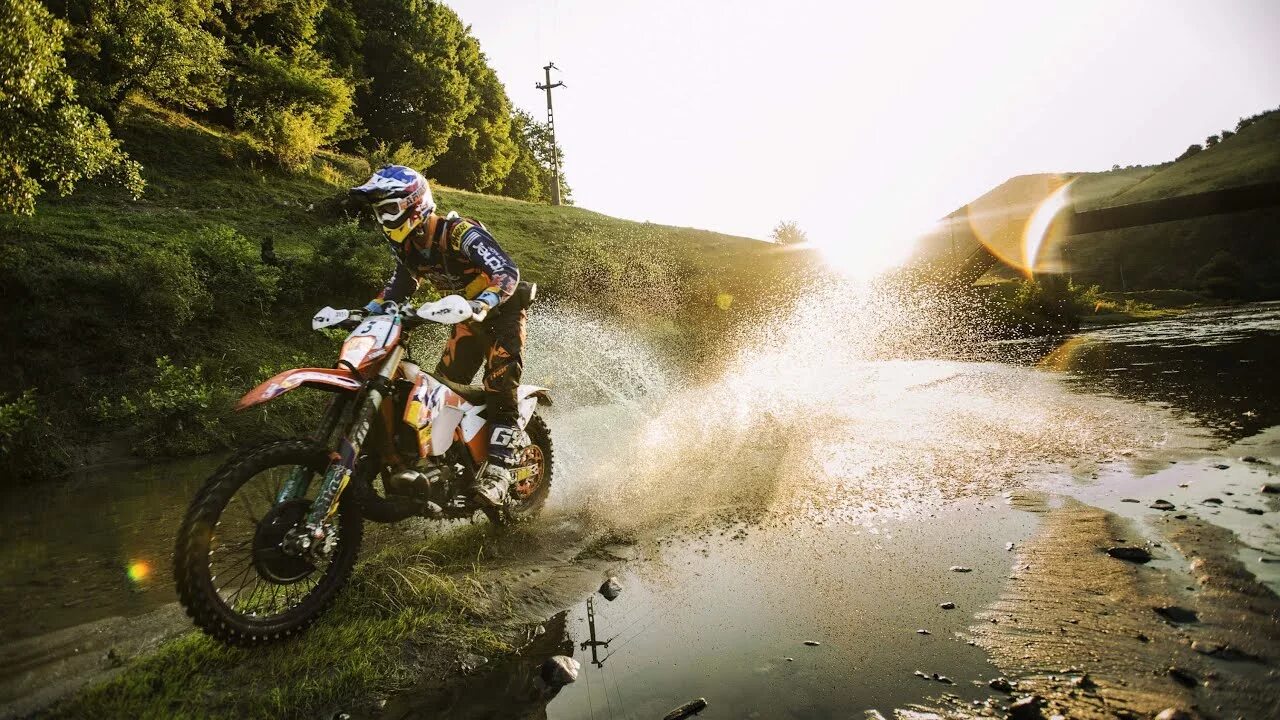 Мотоцикл эндуро и озеро плещеево фото Red Bull Romaniacs 2015: Enduro Racing Deep in Transylvania Countryside: Day 1 -