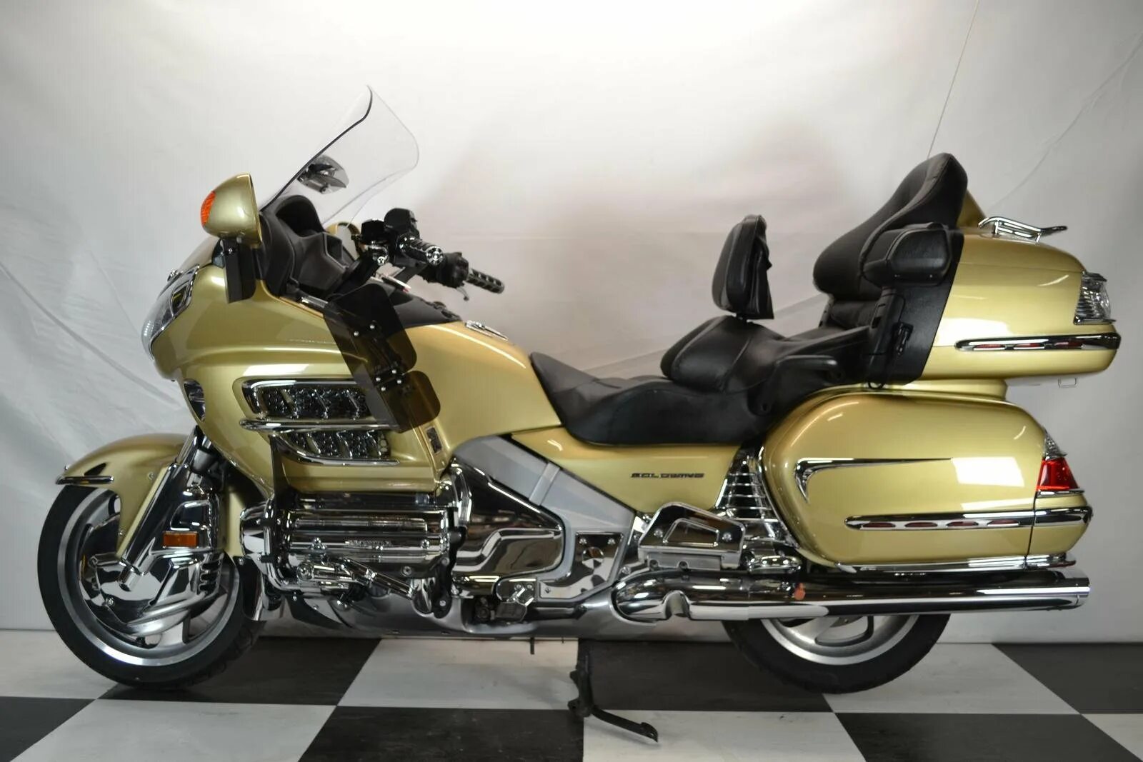 Мотоцикл голда фото цена Картинки МОТОЦИКЛ HONDA GOLDWING