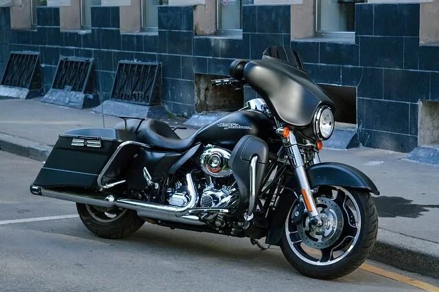 Мотоцикл harley davidson фото How to Handle a Heavy Motorcycle Motorbikes, Harley davidson touring, Harley dav