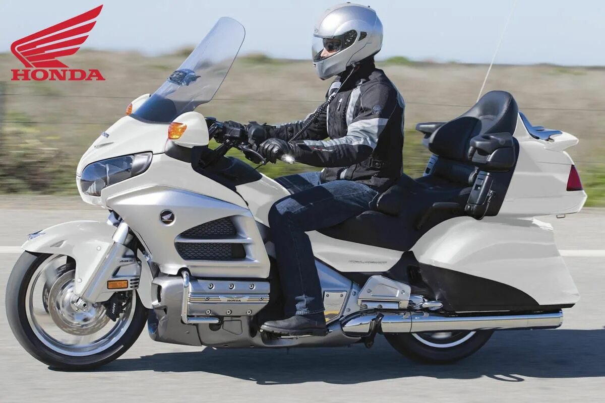 Мотоцикл хонда туристический фото Always been a fan of Goldwings. Gonna have to have one parked in my garage one d