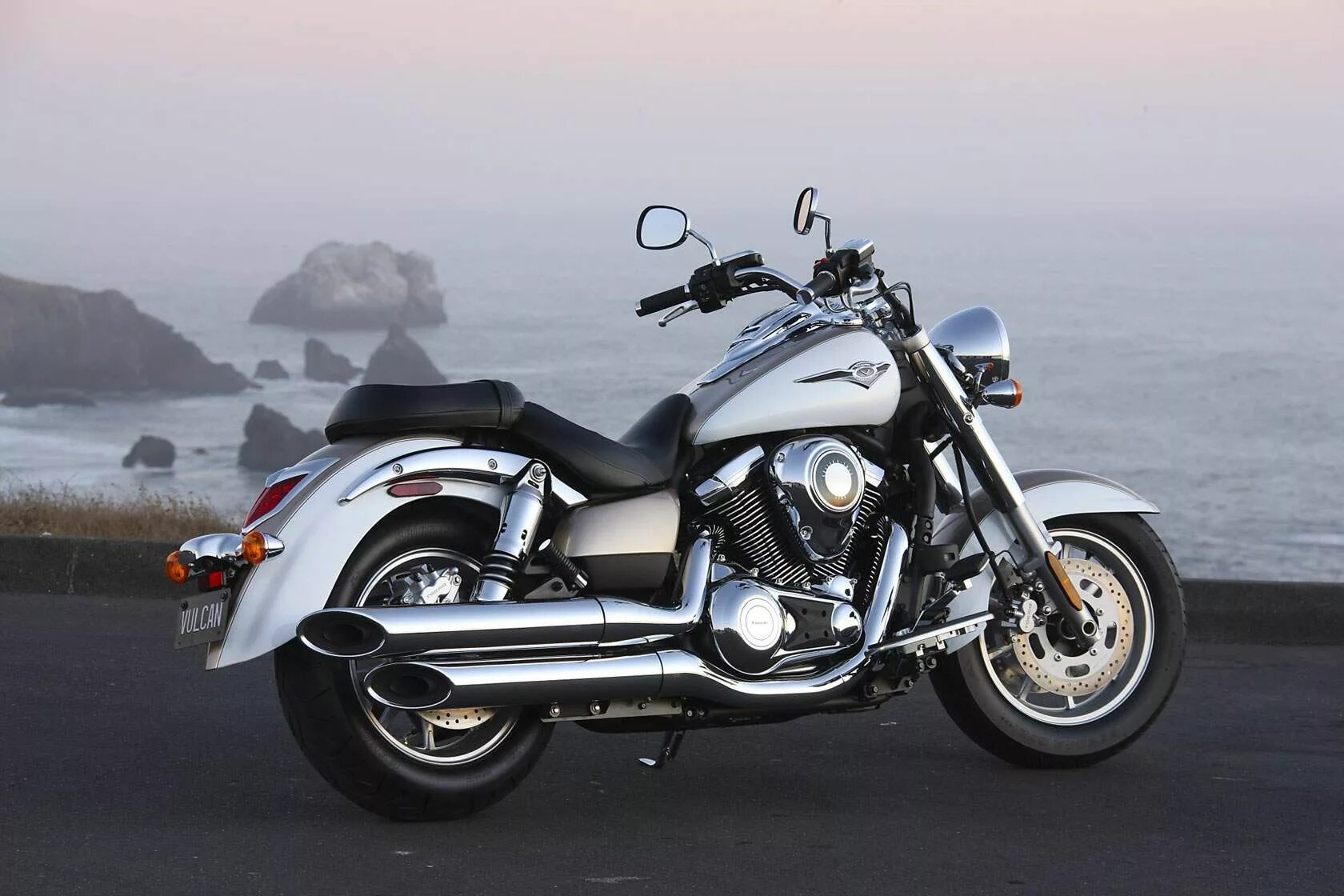 Мотоцикл круизер фото Мотоцикл Kawasaki VN 1700 Vulcan Classic 2011 Цена, Фото, Характеристики, Обзор,