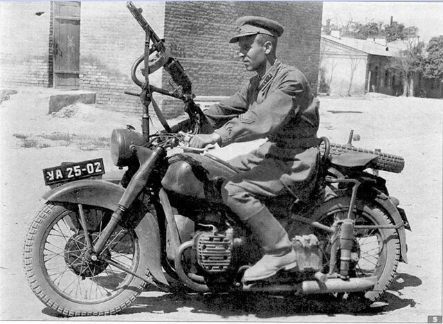 Мотоцикл м72 фото военных Мотоцикл, Мотоцикл bobber, Танк