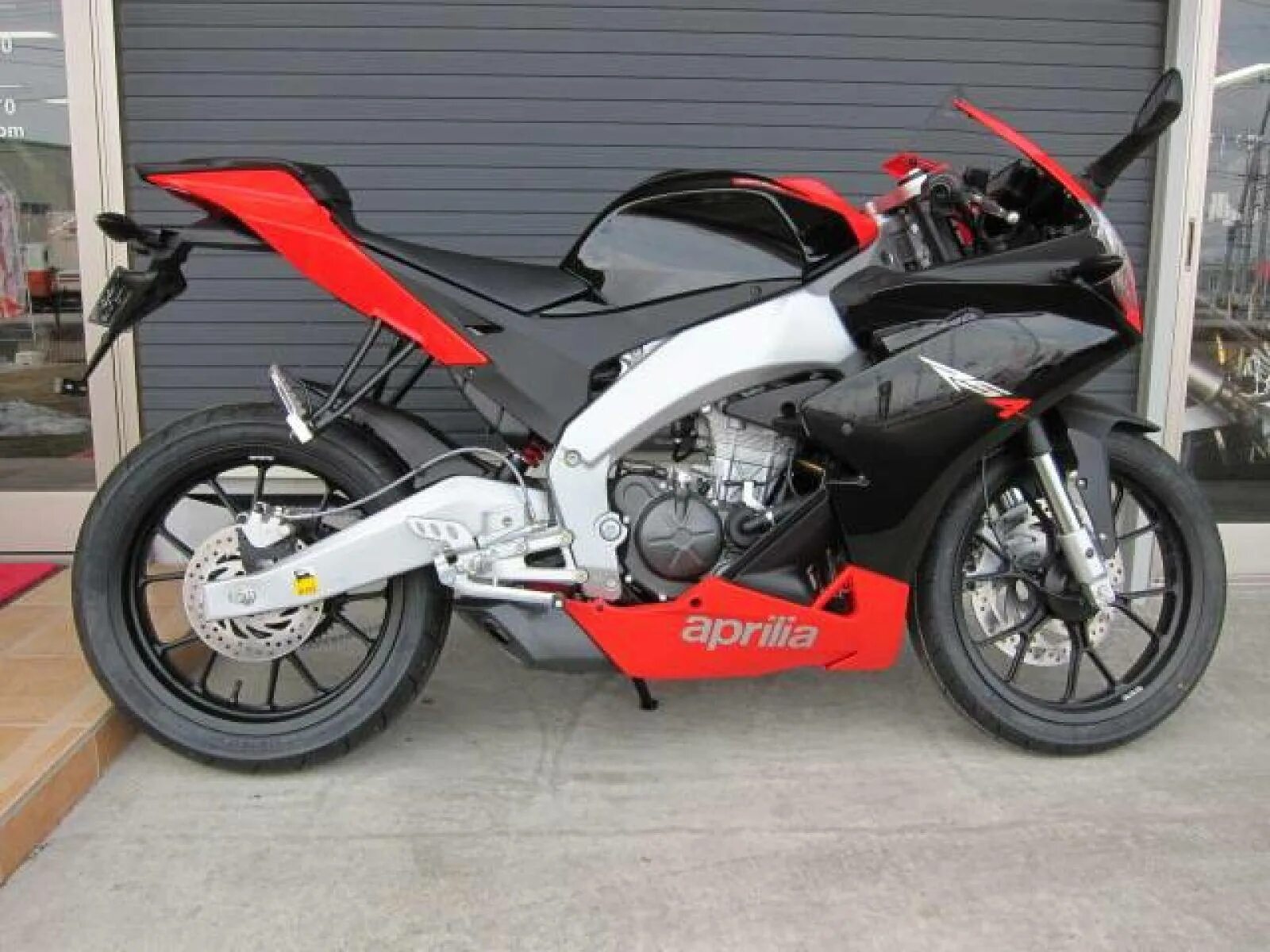 Мотоцикл малокубатурный aprilia rs 125 фото Мотоцикл Aprilia RS 125 - объясняем детально
