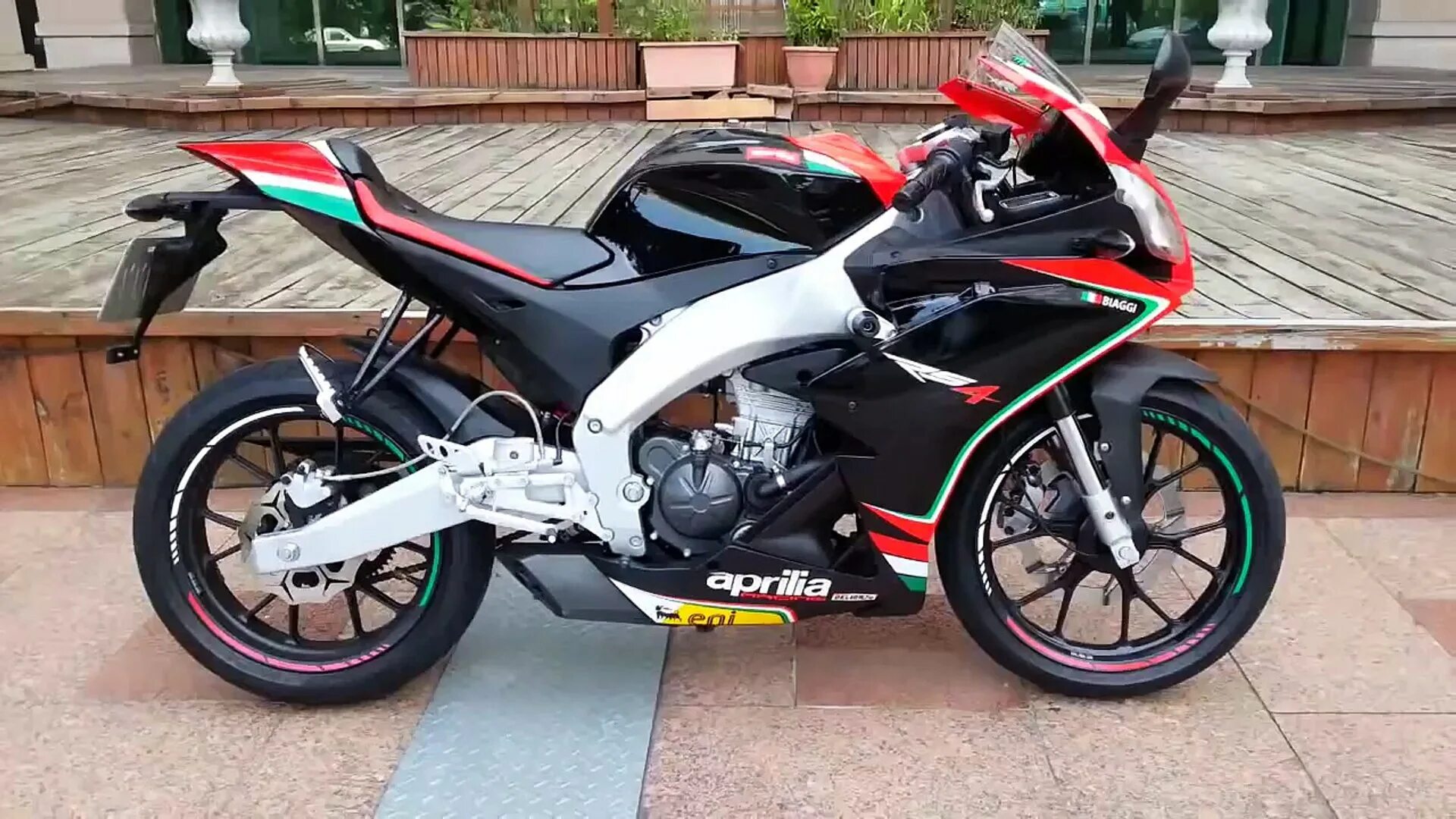 Мотоцикл малокубатурный aprilia rs 125 фото Aprilia rs 125