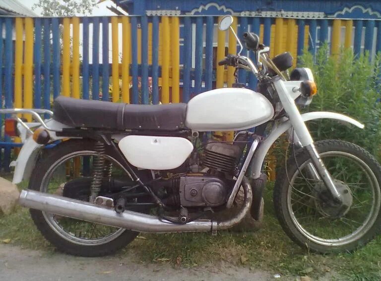 Мотоцикл минск белый фото Угнали мотоцикл Минск 125 ссср . в х. Рожновский , следы вели в х.Саломатин ..до