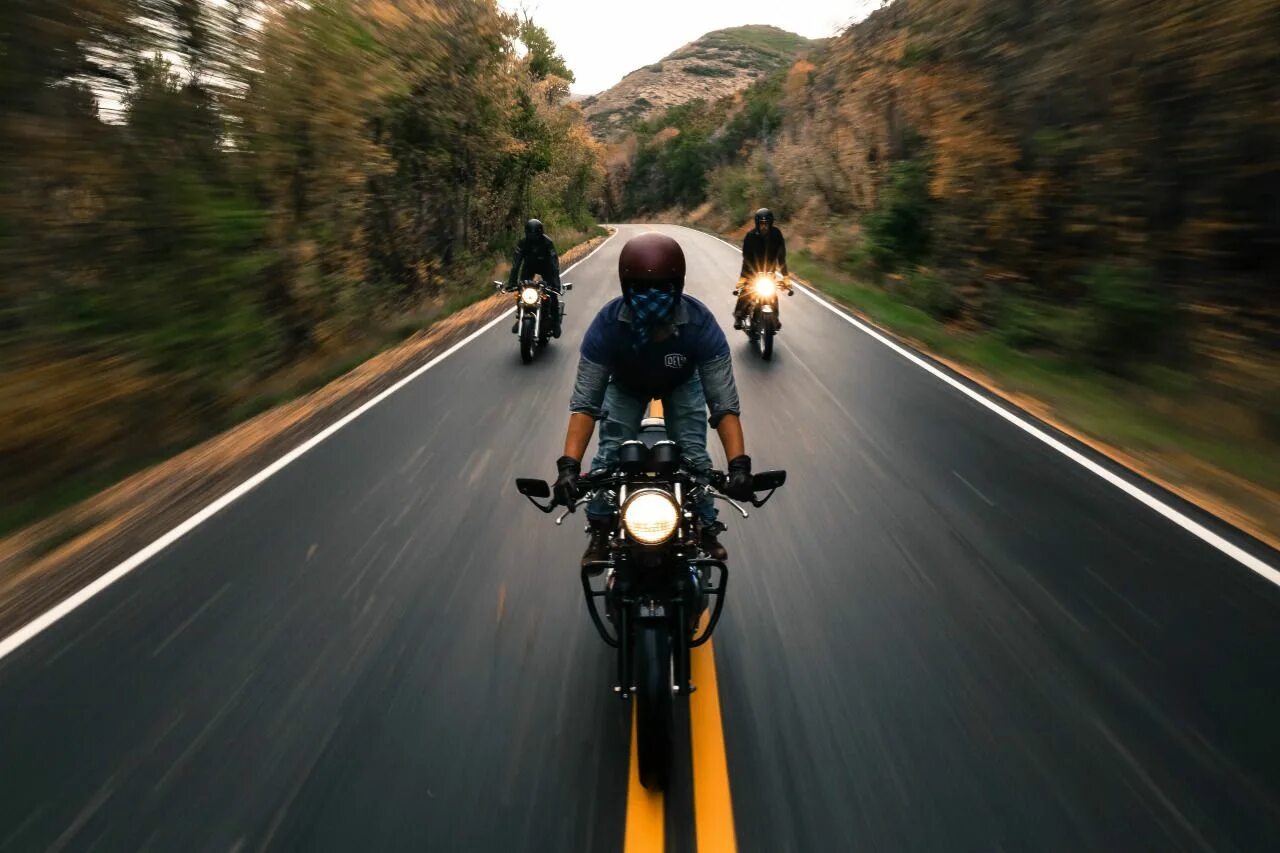 Мотоцикл на трассе фото Maja For Emma, Forever Ago : Photo Cafe racer, Motorcycle, Cafe racer style