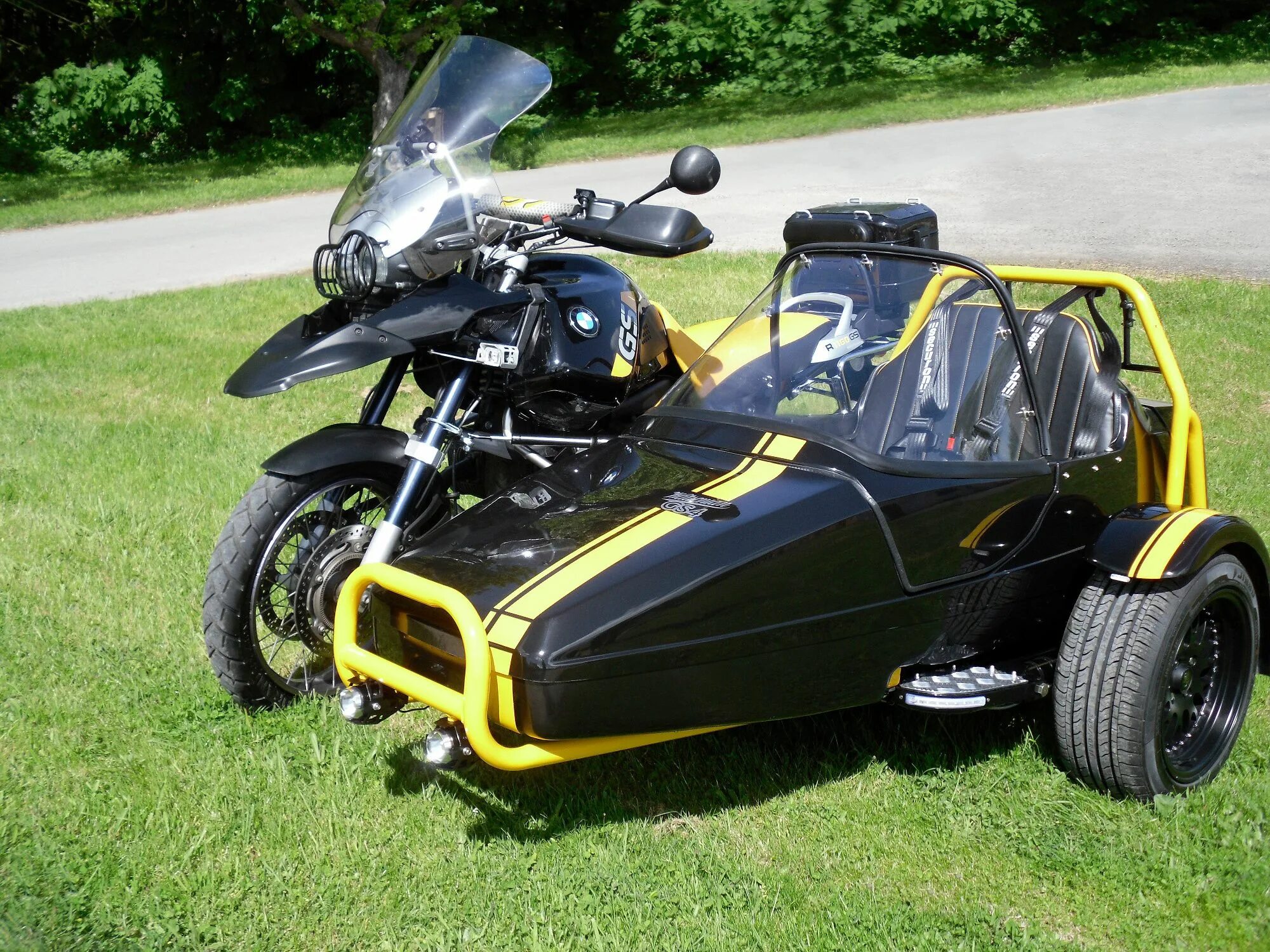 Мотоцикл с закрытой коляской фото A Watsonian Sidecar for BMW R1200GS and R1150GS owners - ResCogs Sidecar, Bmw, M