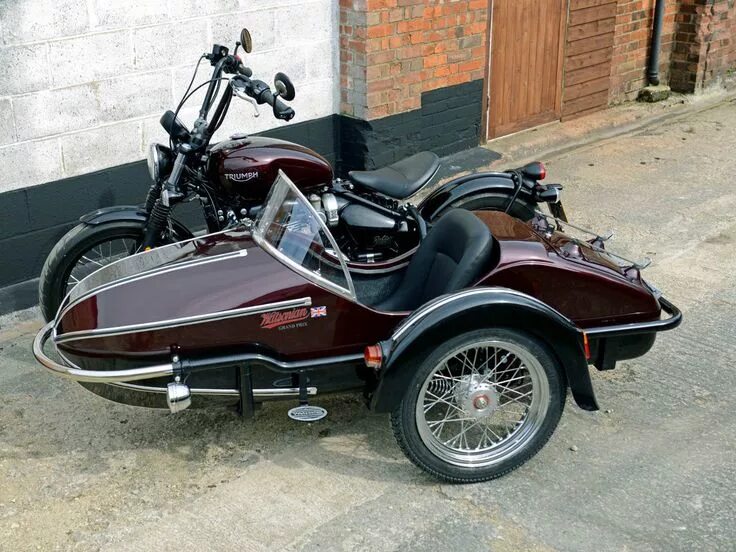 Мотоцикл с закрытой коляской фото Watsonian sidecars now fit the Triumph Bobber - ResCogs Triumph bobber, Motorcyc