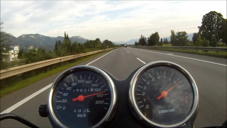 Мотоцикл скорость фото Great pic www.suzukigs500.co.uk Suzuki, Vehicle gauge, Cars trucks