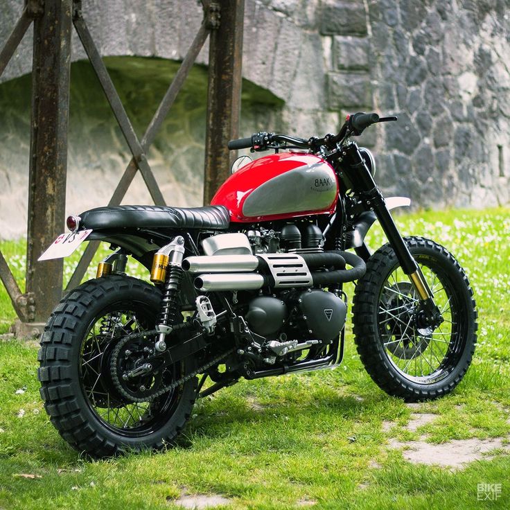 Мотоцикл скремблер фото Pin by Arthur Millet on Motos Triumph scrambler, Custom bikes, Bicycle maintenan