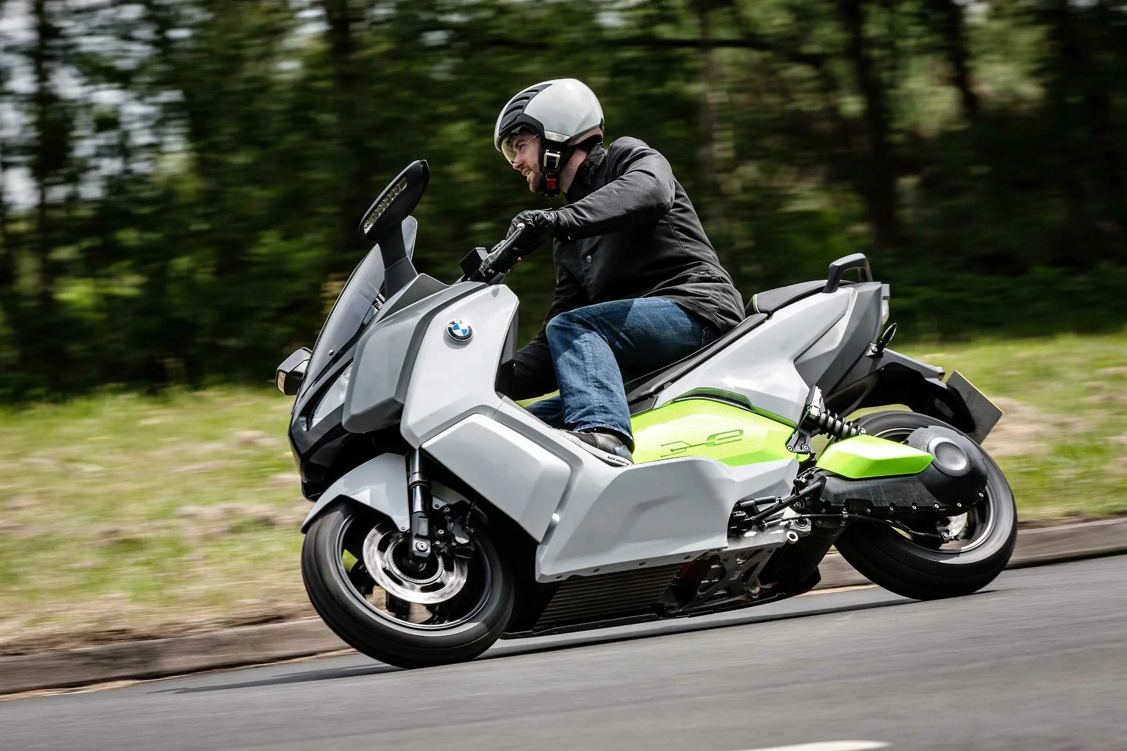 Мотоцикл скутер фото BMW C evolution, riding view (07/2012)
