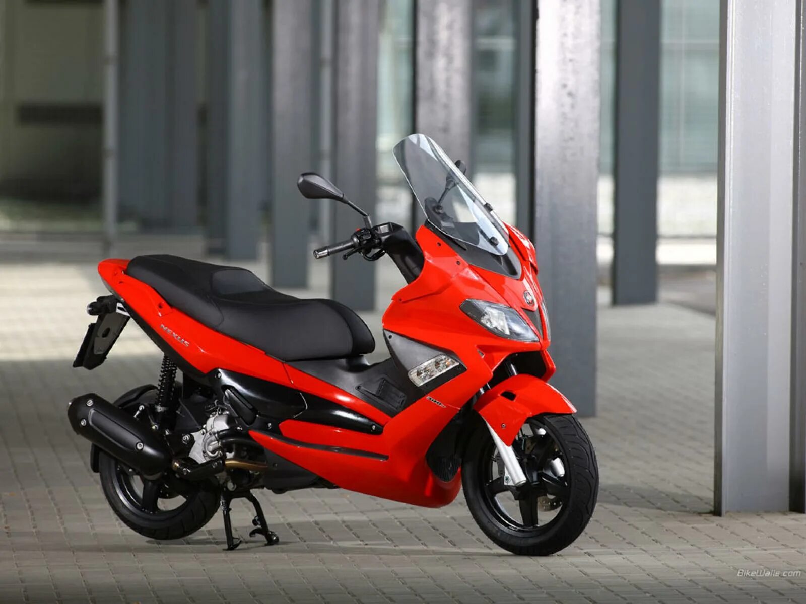 Мотоцикл скутер фото Gilera Gilera Nexus 300 - Moto.ZombDrive.COM